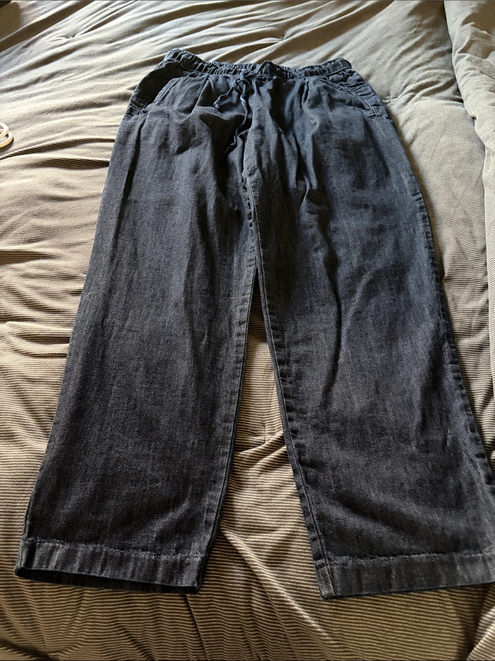 Old Navy Women's Straight-Leg Drawstring Pants in Black